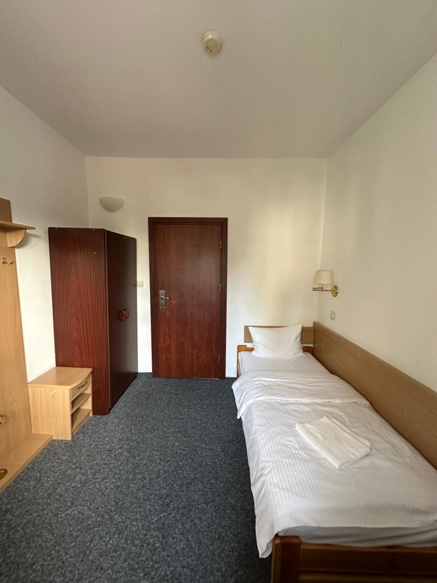 Lezzet B&B Pokoj Goscinny & Turkishrestaurant Варшава Экстерьер фото