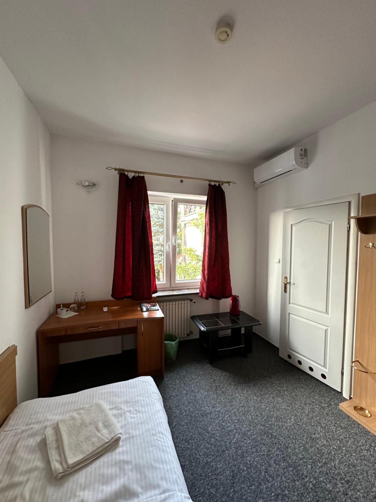 Lezzet B&B Pokoj Goscinny & Turkishrestaurant Варшава Экстерьер фото