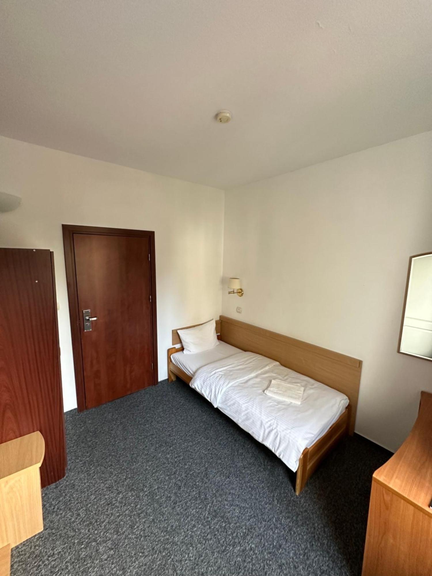 Lezzet B&B Pokoj Goscinny & Turkishrestaurant Варшава Экстерьер фото