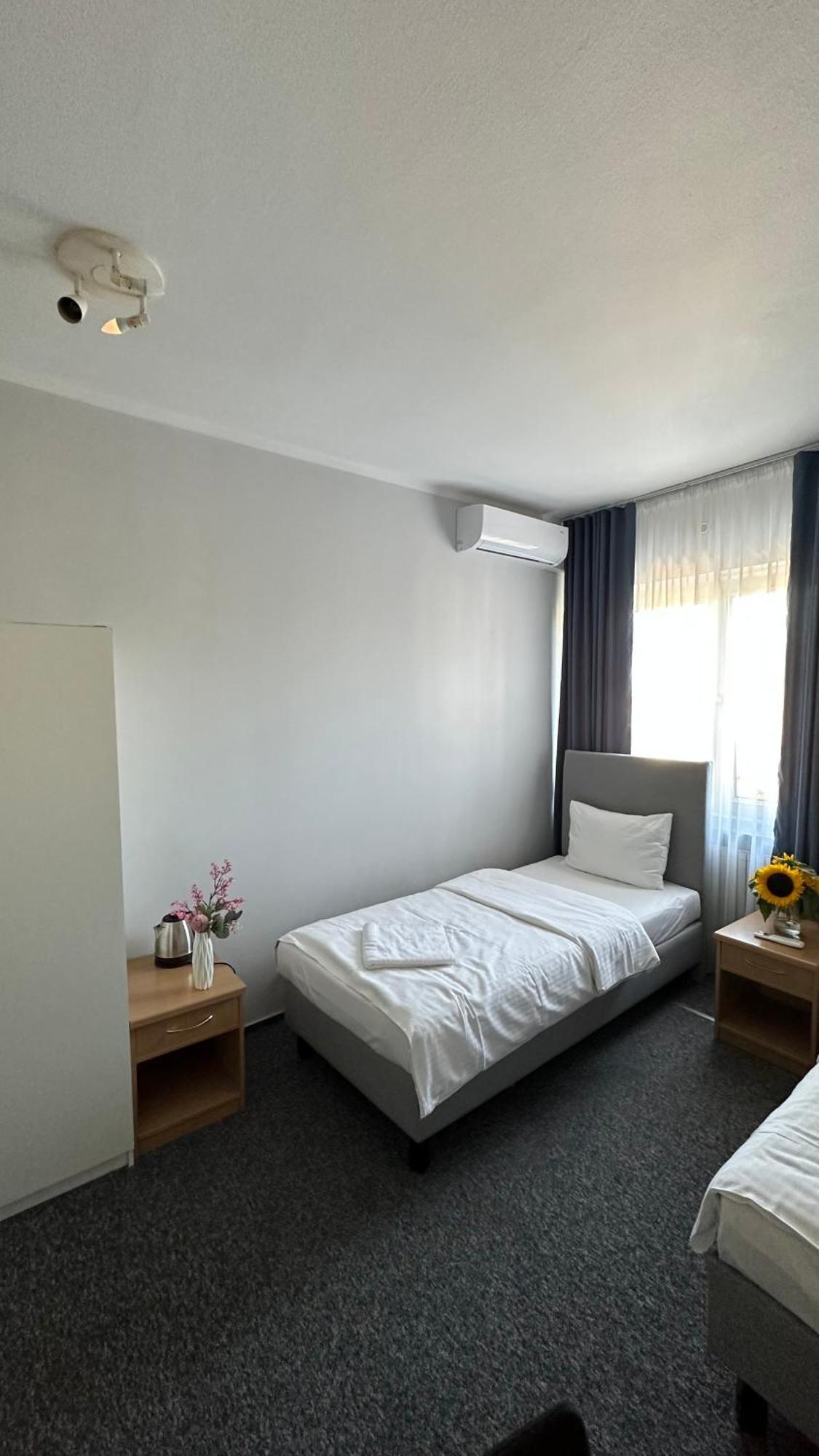 Lezzet B&B Pokoj Goscinny & Turkishrestaurant Варшава Экстерьер фото