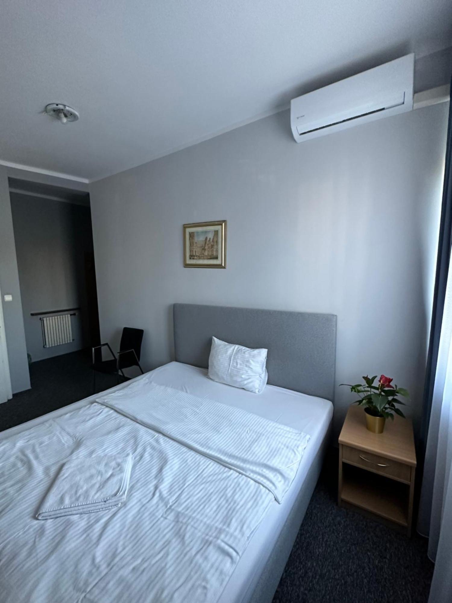 Lezzet B&B Pokoj Goscinny & Turkishrestaurant Варшава Экстерьер фото